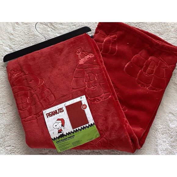 Peanuts Snoopy Embossed Puffer Jacket Puffy Coat Soft Throw Blanket 50 X 70” Red - Picture 2 of 15